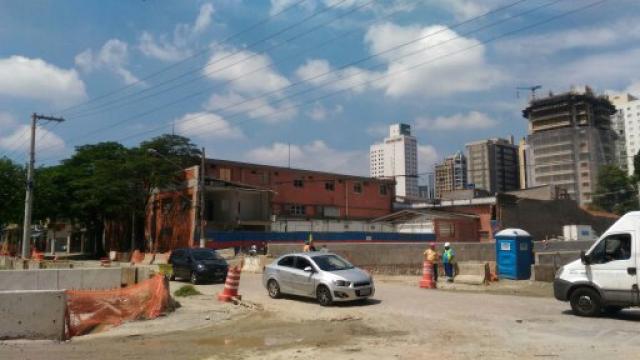 Imóvel Comercial - Esquina da Av. Chucri Zaidan - Foto 8